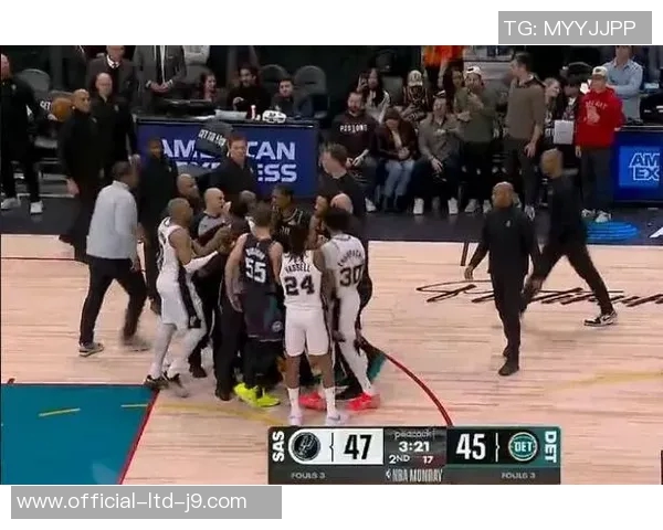 鲍尔与福克斯精彩对决集锦展现篮球技巧与激情碰撞